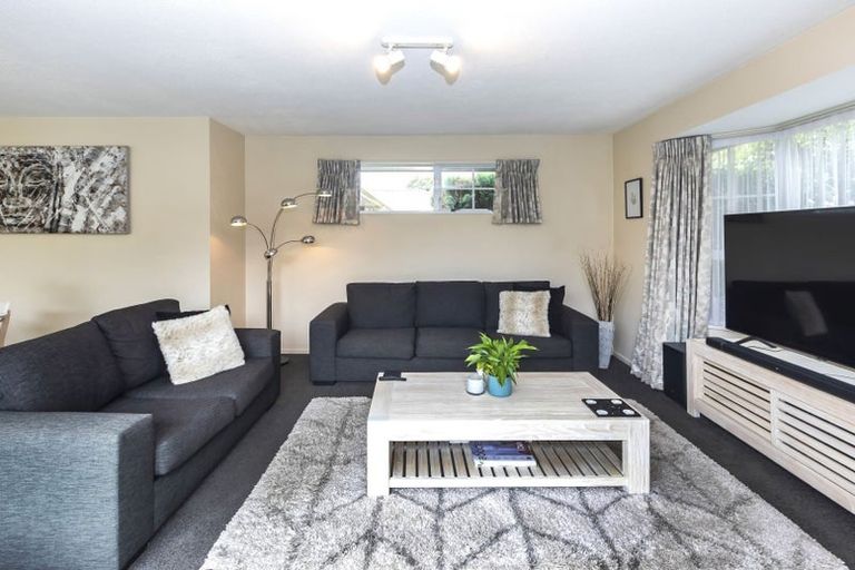 Photo of property in 1/5a Regency Crescent, Redwood, Christchurch, 8051