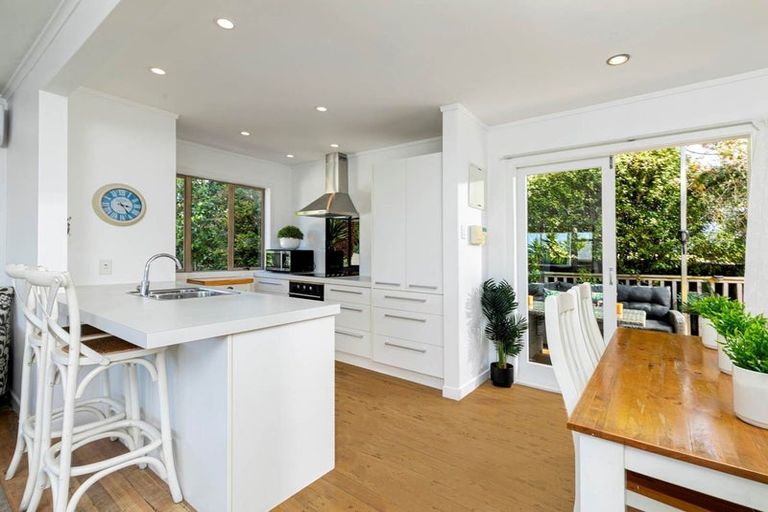 Photo of property in 109 Browns Bay Road, Browns Bay, Auckland, 0630