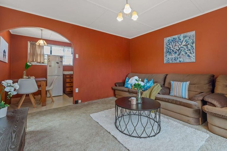 Photo of property in 2/22 Captain Scott Road, Glen Eden, Auckland, 0602