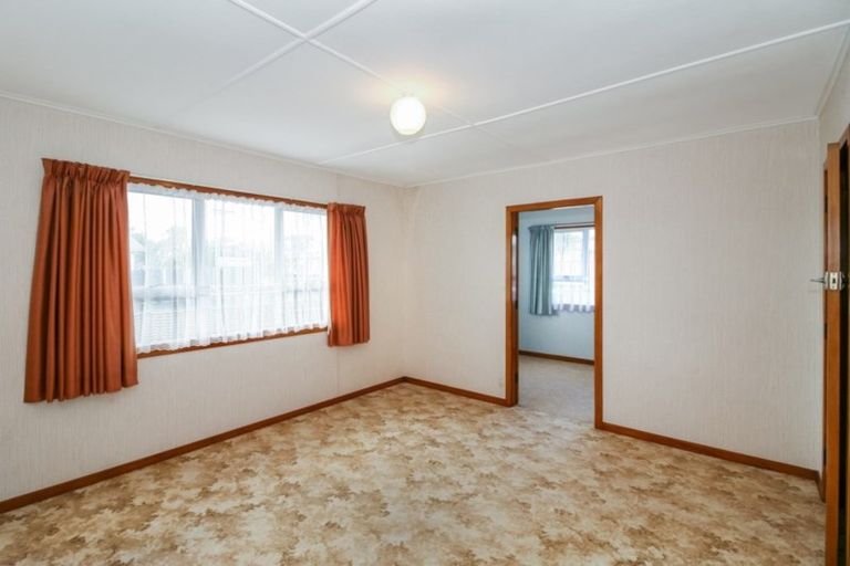 Photo of property in 15 Turakina Street, Merrilands, New Plymouth, 4312