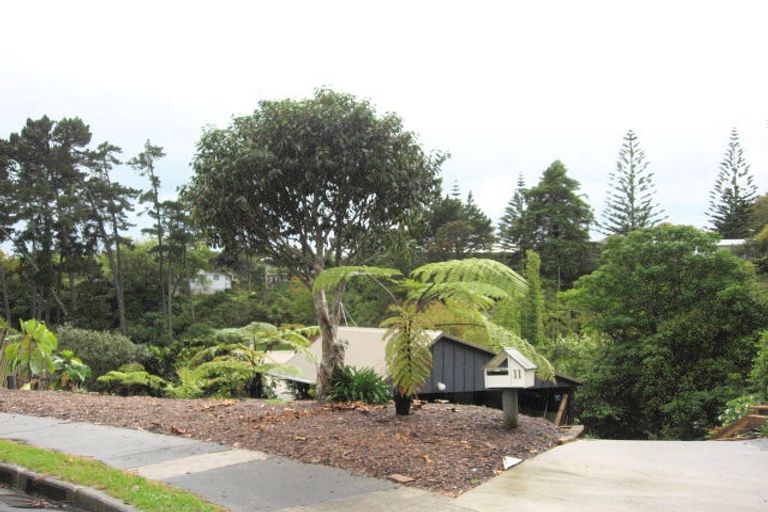 Photo of property in 11 Montressor Place, Howick, Auckland, 2014