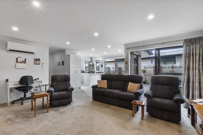 Photo of property in 18 Shrule Place, Huntington, Hamilton, 3210