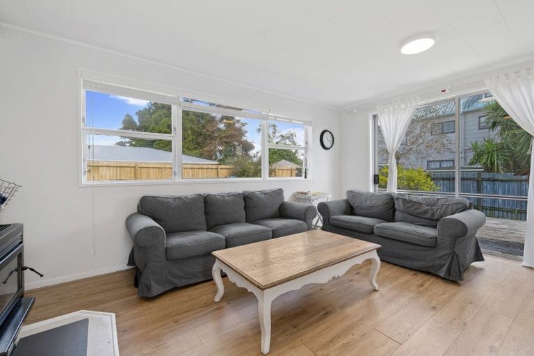 Photo of property in 2/45 Riverside Road, Orewa, 0931