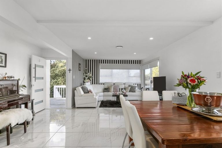 Photo of property in 19 Laurina Road, Sunnynook, Auckland, 0620