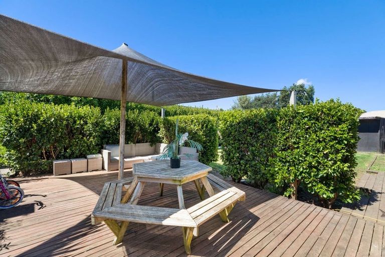 Photo of property in 11 O'sullivan Place, Waiuku, 2123