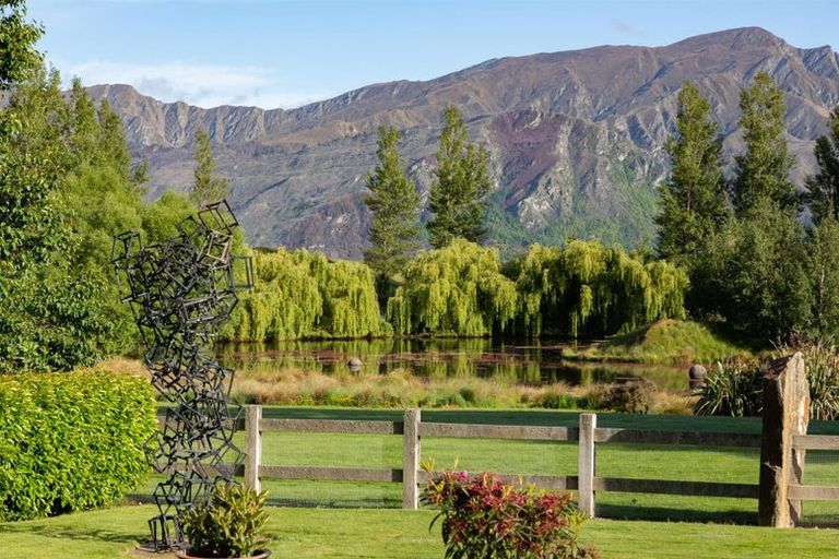 Photo of property in 8 Bendemeer Lane, Lake Hayes, Queenstown, 9371