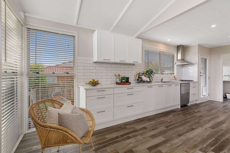 Photo of property in 47 Marvon Downs Avenue, Pakuranga Heights, Auckland, 2010