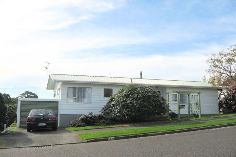 Photo of property in 18 Fairfax Terrace, Frankleigh Park, New Plymouth, 4310