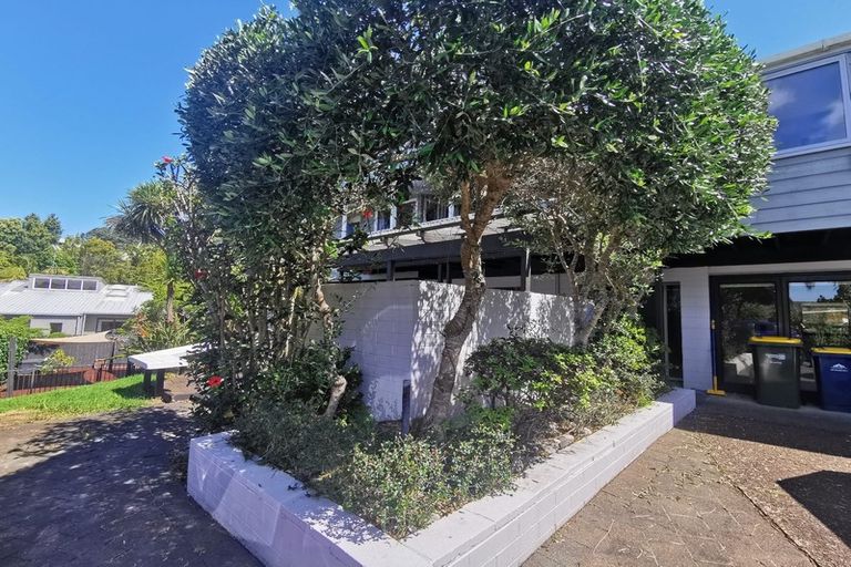 Photo of property in 9 Chevron Place, Castor Bay, Auckland, 0620