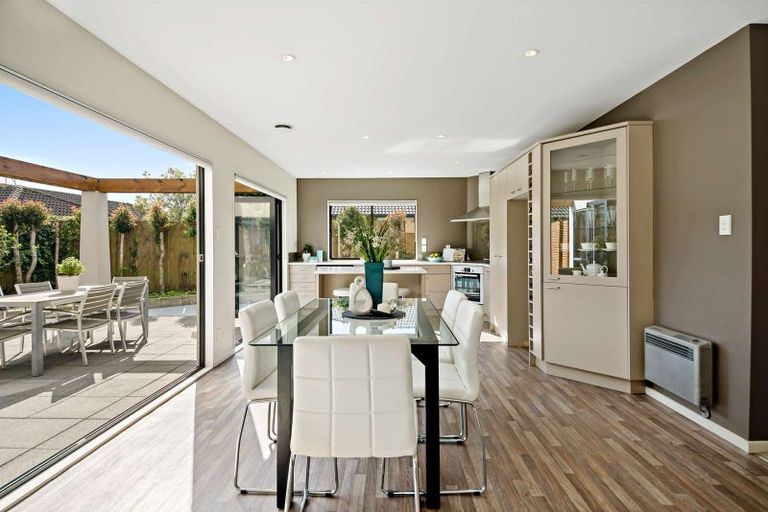 Photo of property in 25 Erne Crescent, East Tamaki, Auckland, 2016