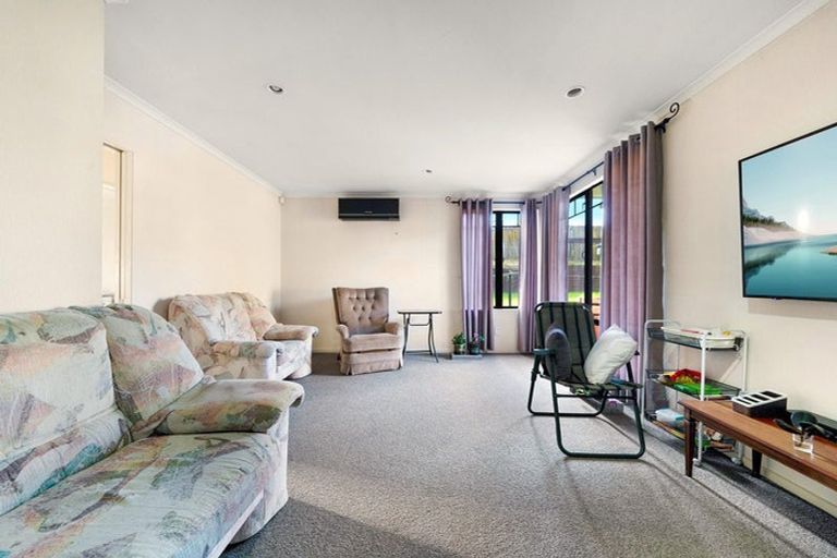 Photo of property in 13 De Havilland Drive, Goodwood Heights, Auckland, 2105