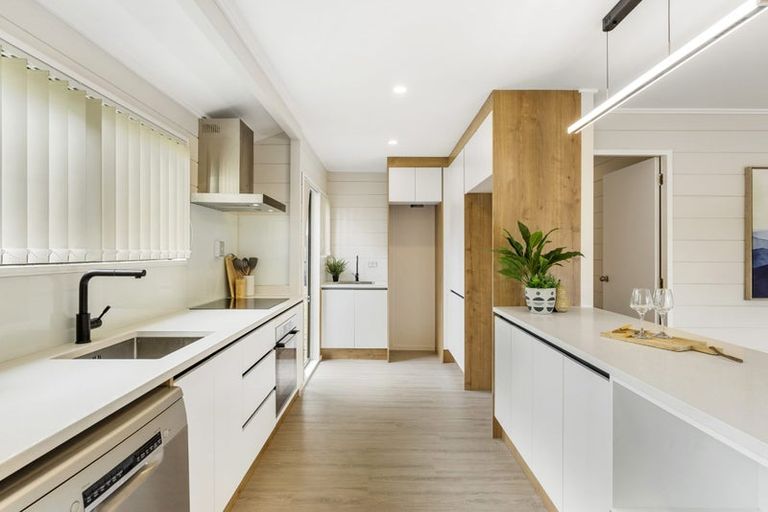 Photo of property in 10 Eagleson Street, Northcross, Auckland, 0632