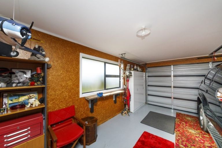 Photo of property in 6 Lorenzo Place, Kelvin Grove, Palmerston North, 4414