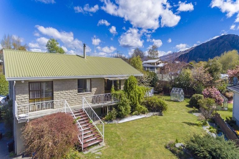 Photo of property in 12 Hood Crescent, Arrowtown, 9302