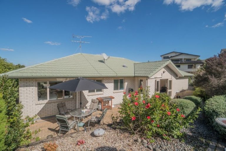 Photo of property in 21 Chieftain Rise, Goodwood Heights, Auckland, 2105