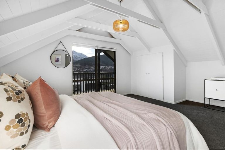 Photo of property in 15 Oregon Drive, Kelvin Heights, Queenstown, 9300