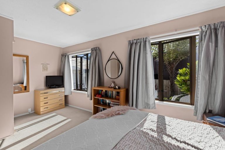 Photo of property in 20 Miraka Place, Birkenhead, Auckland, 0626