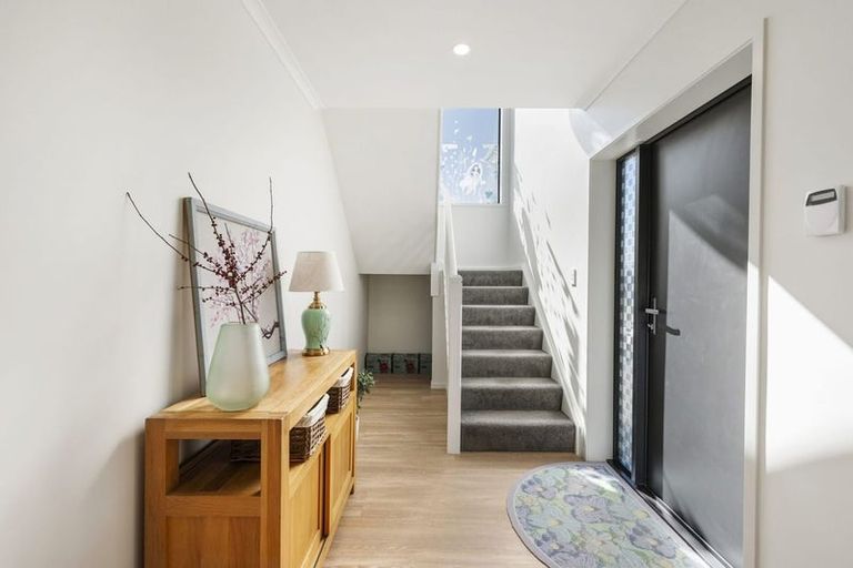 Photo of property in 8 Boeing Way, Newlands, Wellington, 6037