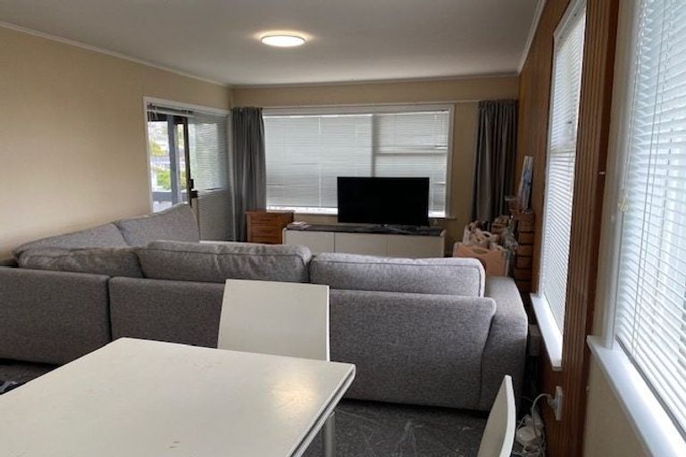 Photo of property in 17 Diana Drive, Glenfield, Auckland, 0627