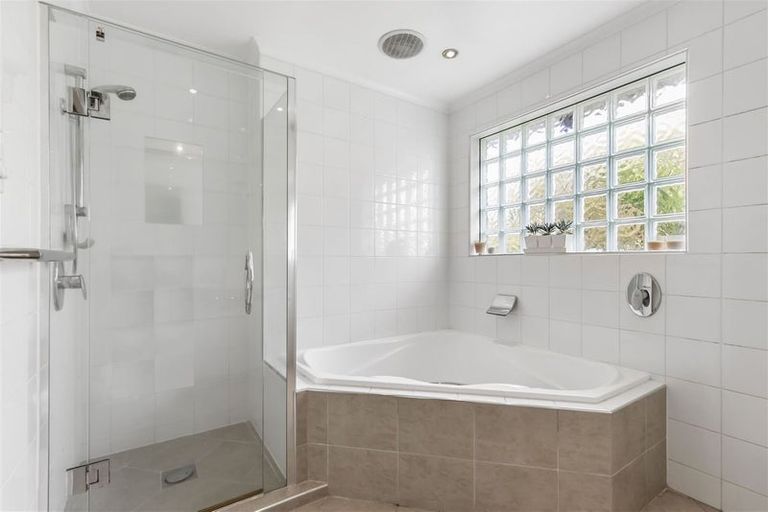 Photo of property in 38a Sunnynook Road, Sunnynook, Auckland, 0620