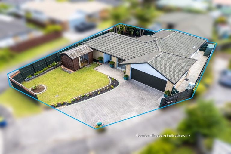 Photo of property in 28 Heversham Place, Glendene, Auckland, 0602