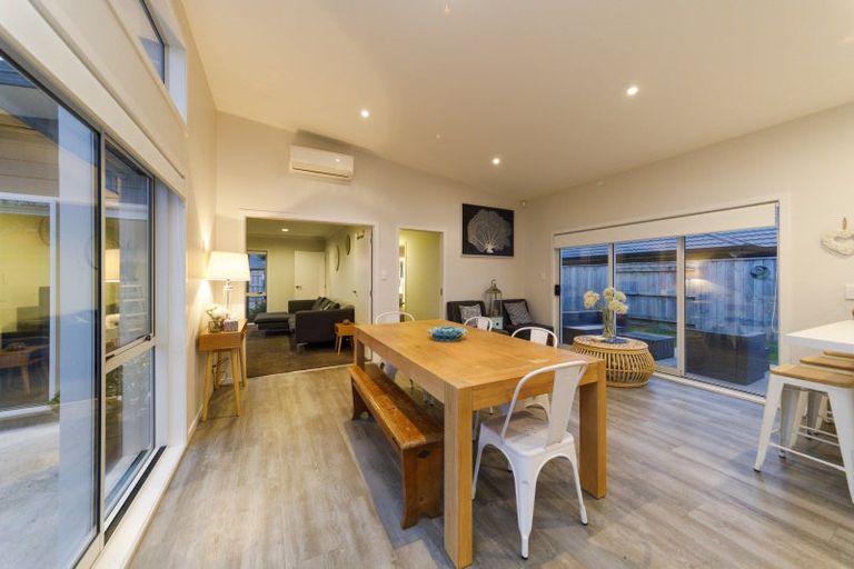 Photo of property in 92 Rosalie Terrace, Kelvin Grove, Palmerston North, 4414