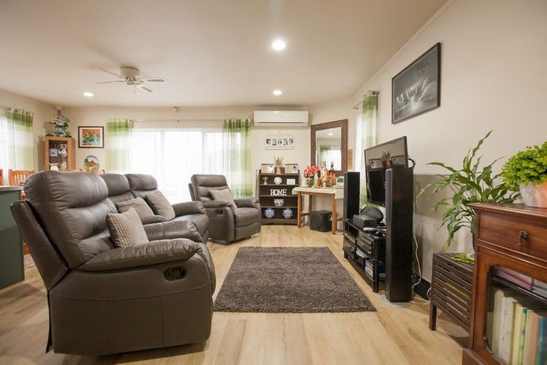 Photo of property in 3a Benton Place, Manurewa, Auckland, 2102