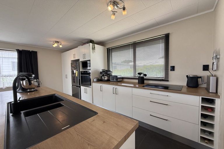 Photo of property in 18 Aratapu Street, Waitara, 4320