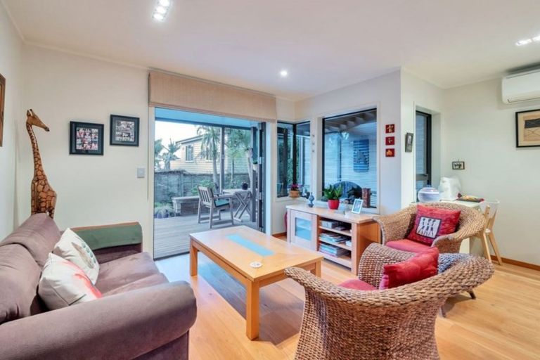 Photo of property in 9a Huntly Road, Campbells Bay, Auckland, 0630