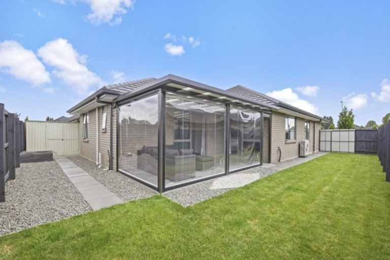 Photo of property in 28 Shillingford Boulevard, Rolleston, 7615