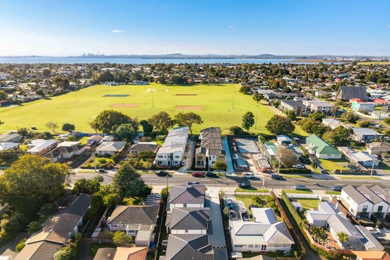 Photo of property in 71a Matipo Road, Te Atatu Peninsula, Auckland, 0610