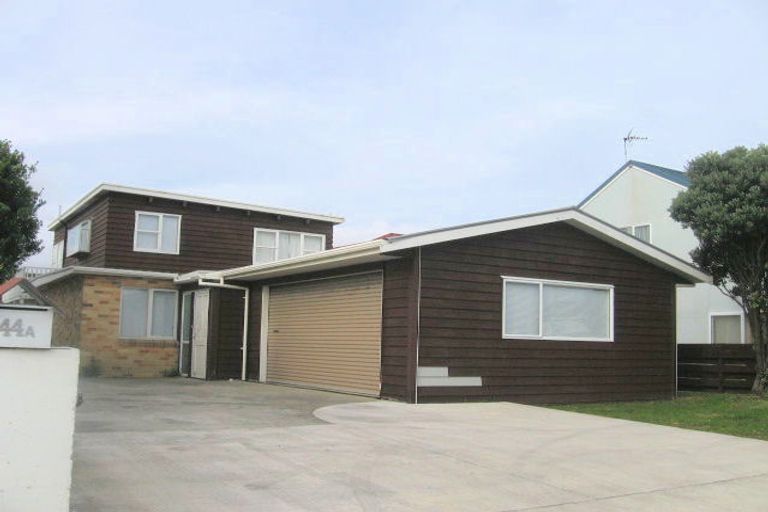 Photo of property in 44 Mana Esplanade, Paremata, Porirua, 5026