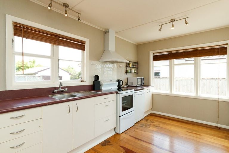 Photo of property in 16 Kingston Street, Awapuni, Palmerston North, 4412