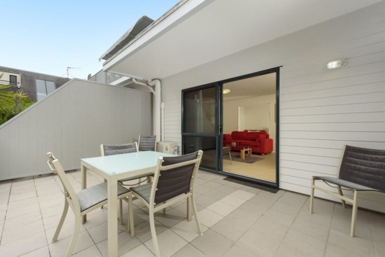 Photo of property in Atlas Apartments, 8/49 Maunganui Road, Mount Maunganui, 3116