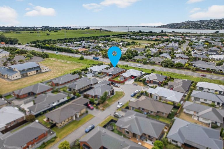 Photo of property in 15 Saint Peters Close, Woolston, Christchurch, 8062