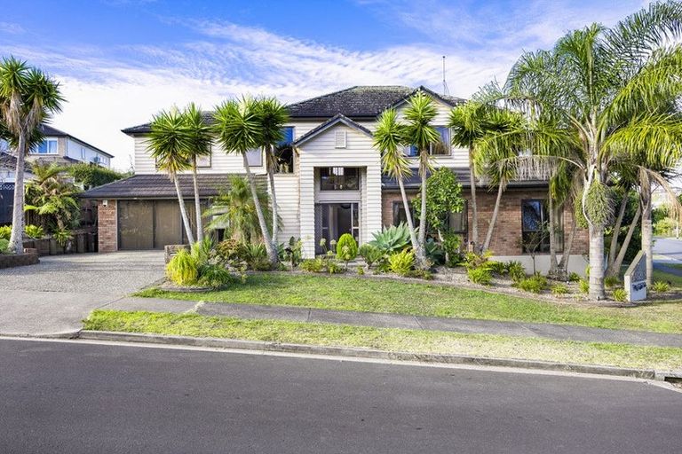 Photo of property in 1 Seresin Crescent, Flat Bush, Auckland, 2016