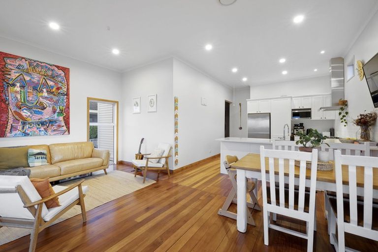 Photo of property in 18 Dorset Avenue, Westown, New Plymouth, 4310