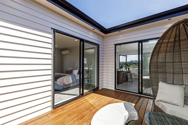 Photo of property in 2 Takurua Terrace, Orewa, 0931