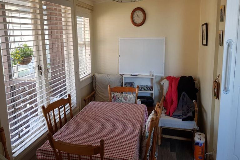 Photo of property in 38 Sunnynook Road, Sunnynook, Auckland, 0620
