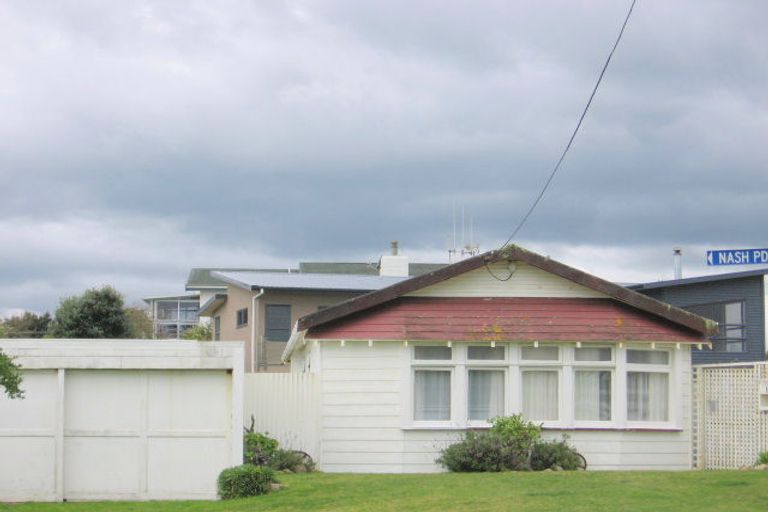 Photo of property in 1 Nash Parade, Foxton Beach, Foxton, 4815
