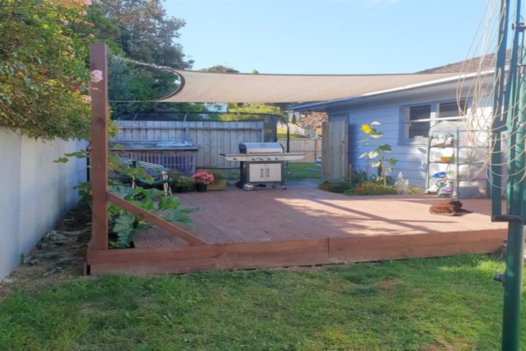 Photo of property in 10 Valley Road, Waiuku, 2123