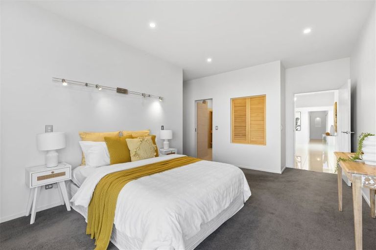 Photo of property in 4 Law Lane, Mount Pleasant, Christchurch, 8081