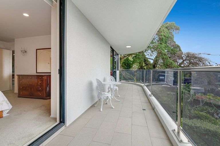 Photo of property in 1b/5 The Promenade, Takapuna, Auckland, 0622