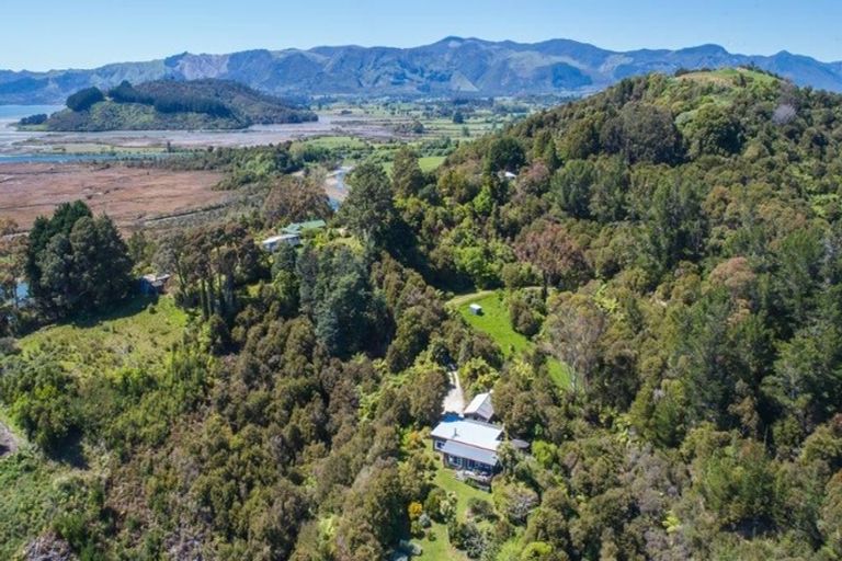 Photo of property in 30 Rangihaeata Road, Rangihaeata, Takaka, 7182