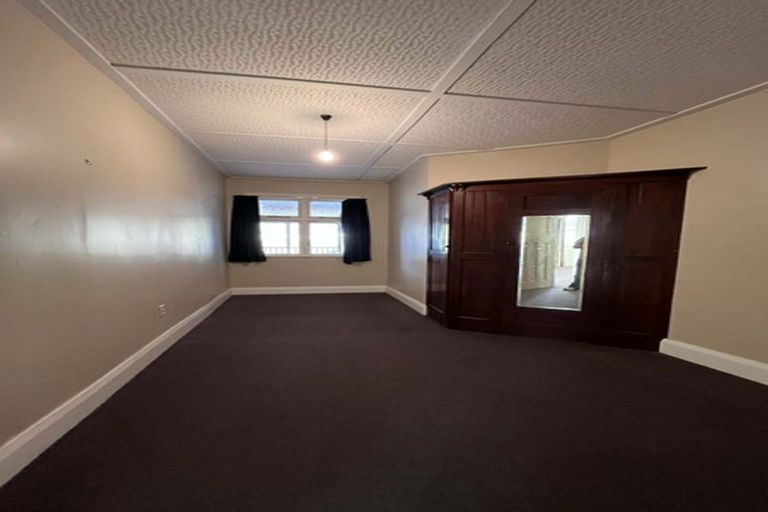 Photo of property in 80 Oxford Street, Levin, 5510