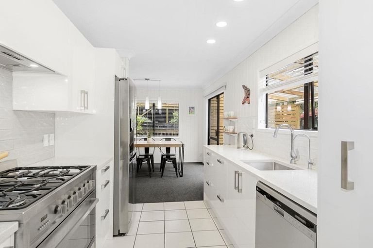 Photo of property in 1/117 Daffodil Street, Titirangi, Auckland, 0604
