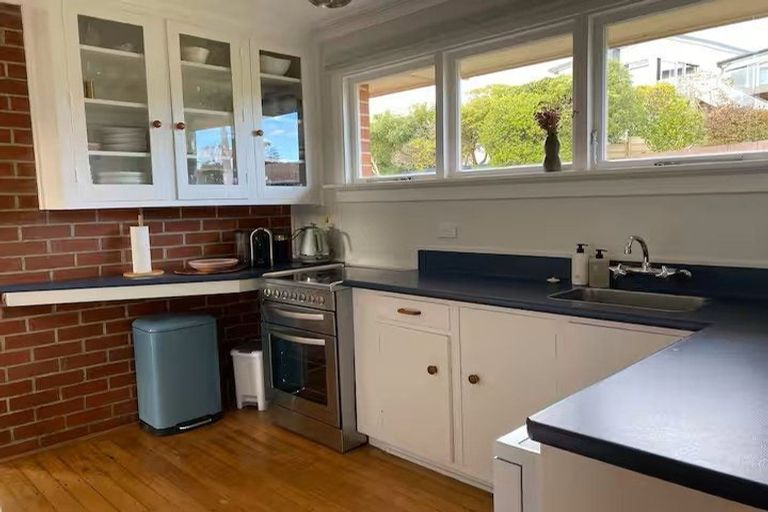 Photo of property in 52 Shandon Road, Vauxhall, Dunedin, 9013