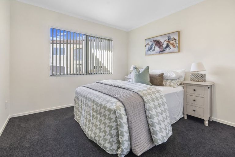 Photo of property in 42 Black Teal Close, Unsworth Heights, Auckland, 0632