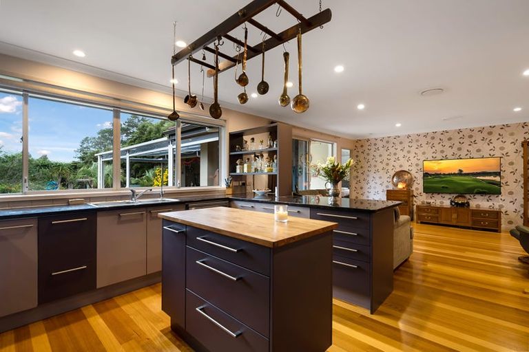 Photo of property in 33 Mudgeways Road, Massey, Auckland, 0614