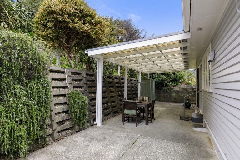 Photo of property in 214 Waddington Drive, Naenae, Lower Hutt, 5011